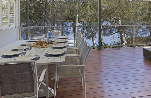 Avoca Beach House | Avoca Beach Lakehouse - 450m walk to Avoca Beach