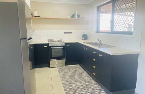 Avoca House | Avoca House - Family, Tradie and Pet Friendly House with Shed, Wifi, Parking.