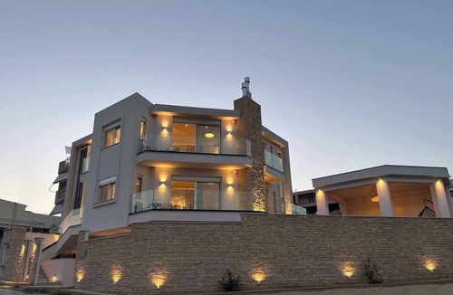 Chalcis House | Avra