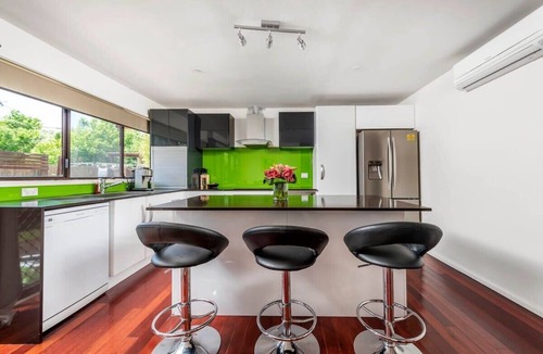 Narrabundah House | Awesome family House & Studio