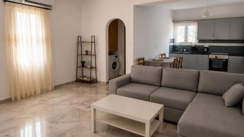 Andros Town Apartment | Azalea Guesthouse