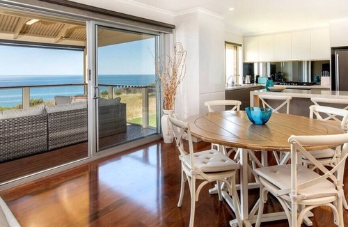 Hallett Cove House | AZUL is a private and beautifully styled getaway