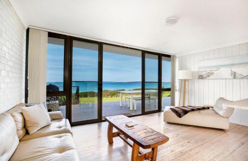 Callala Beach House | Azure Absolute Beachfront I Pet Friendly