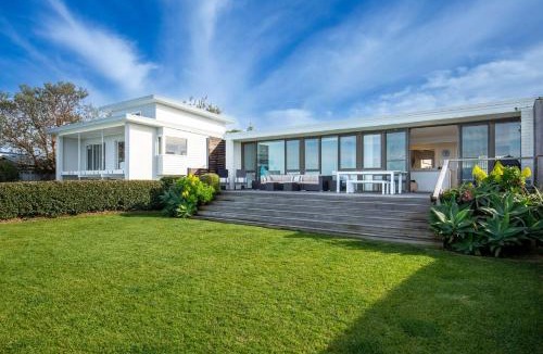 Callala Beach House | Azure Absolute Beachfront I Pet Friendly