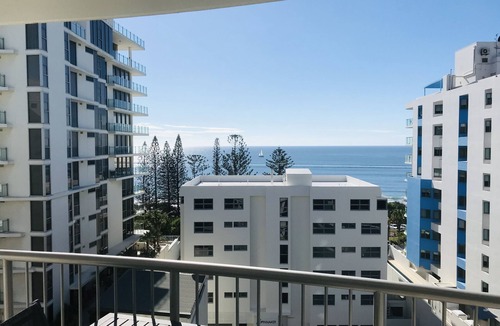 Mooloolaba Apartment | Azure View at Mooloolaba beach