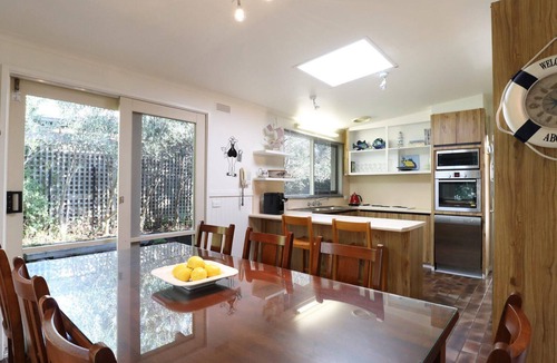 Blairgowrie House | Back Beach Hideaway - Family friendly beach house