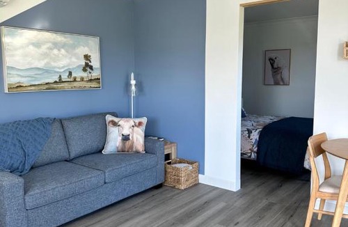 Northern Tasmania House | Badger's View Farmstay BLUE TONGUE Cabin