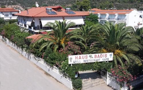 Toroni Apartment | Badis Haus