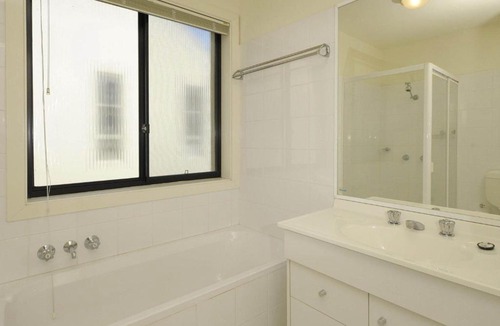 Corlette House | Bagnall Views Stylish and modern duplex across the road to the waters edge