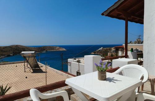 Vari Apartment | Balcony of vari