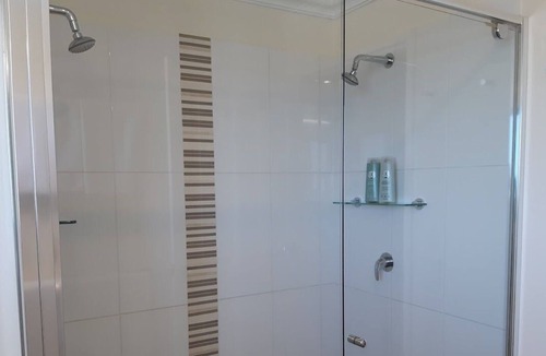 Parap Apartment | Balcony views of spectacular Darwin Harbour, short walk to beach and restaurants
