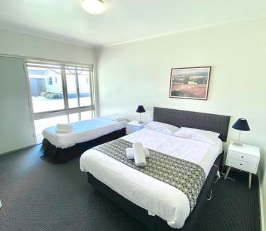 Warrenheip Hotel | Ballarat Colonial Motor Inn
