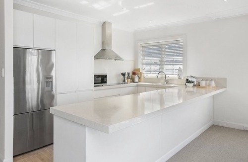Mosman Apartment | Balmoral Dreaming - 50m walk to the beach, large 2 bedroom with balcony