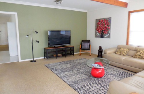 Burrill Lake House | Balmoral is a comfortable and spacious 2 bedroom cottage at Burrill Lake