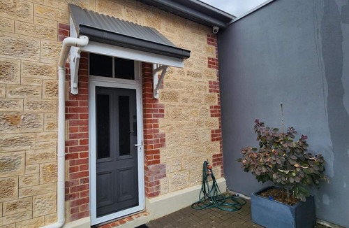 Semaphore House | Bank Manager's ResidencenRenovated 3 bedroom, 2 bathroom property in Semaphore