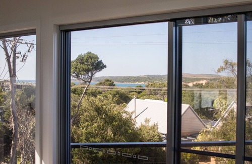 Cape Woolamai House | Banksia House: Stunning Ocean Views, Pet Friendly, Wifi