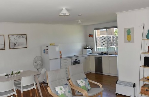 Tomakin House | Barefoot Bungalow - beach cottage
