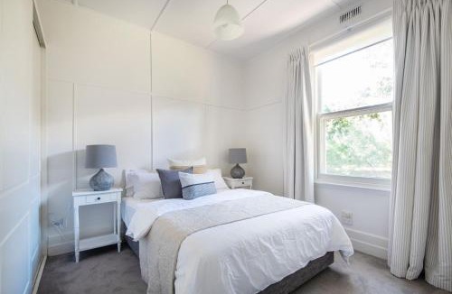 Flinders House | Barker Cottage with Spa in Flinders
