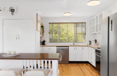 Terrigal House | Barnhill Beach House - by Coast Hosting