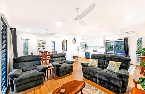Leanyer House | Baroalba Pool House - Sprawling Tropical Escape
