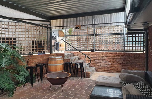 Lyndoch House | Barossa- Lyndoch-Sleeps 10-Spacious/Spa/Wifi/Foxtel - Groups/Family and Pets