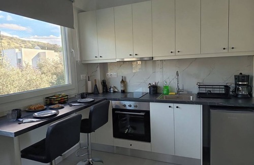Monopari Apartment | Basil Leaf - Minimal View Retreat