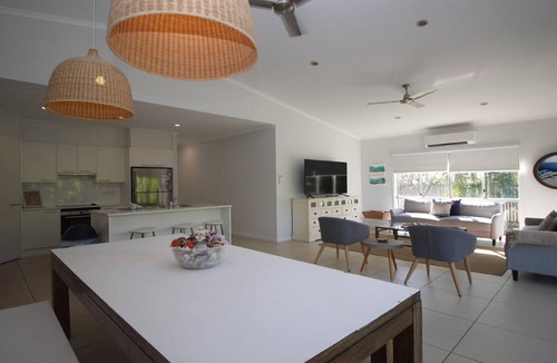 Horseshoe Bay House | Bather's Pavilion Holiday House