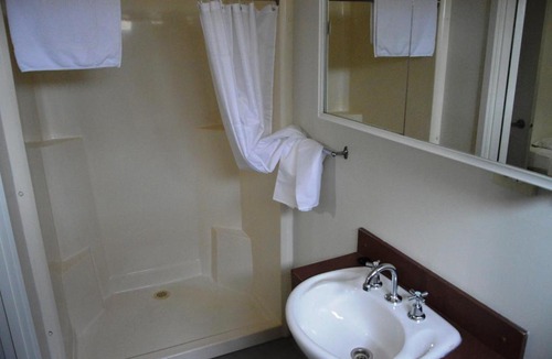 Mount Panorama House | Bathurst Goldfields 4 Bedroom and 4 Ensuite Cabin 428 Conrod Straight Mount Panorama