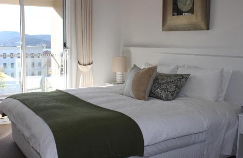Battery Point Apartment | Battery Point Apartment on Hampden
