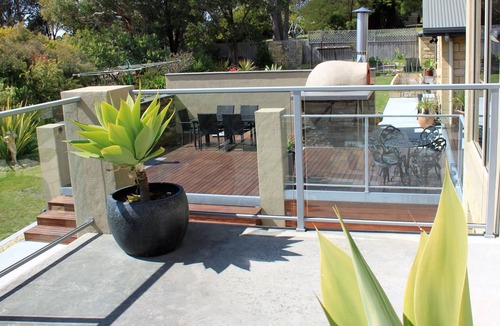 Binalong Bay House | BAY OF FIRES VISTA Boutique Accommodation at Binalong Bay - indoor spa bath