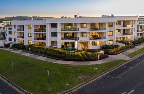 Byron Bay Apartment | Bay Royal Apartment 2 - Opposite Main Beach & Heated Pool!