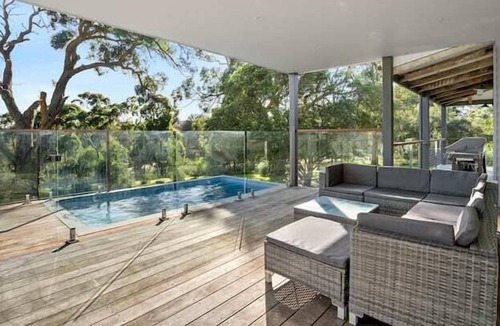 Boneo House | Bay Views, heated plunge pool, nature walks from the house. wifi and linen