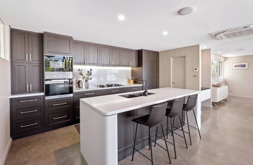 Dunsborough House | Bayscape Modern Beachside Retreat with Ocean View