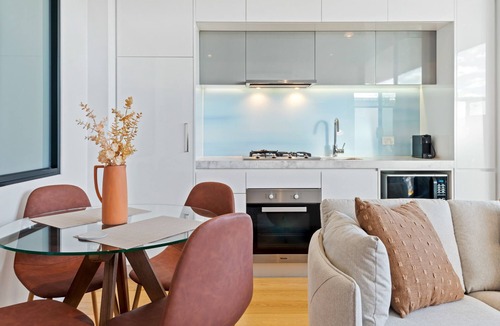 Port Melbourne Apartment | Bayside Apartment Living Close to the Beach