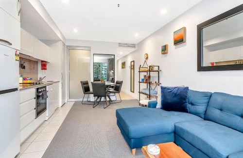 Glenelg Apartment | 'Bayside Pines' Resort-style Haven on Glenelg Beach