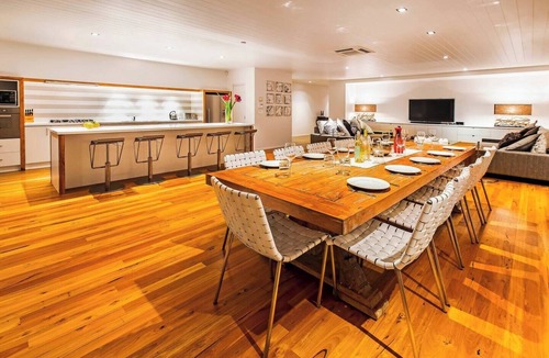 Dunsborough House | Bayview on Lorna Beach and Town at Your Doorstep