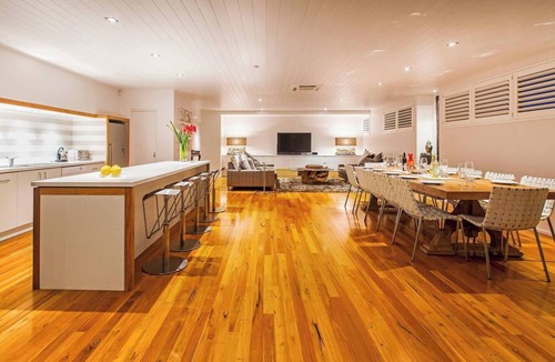 Dunsborough House | Bayview on Lorna Beach and Town at Your Doorstep