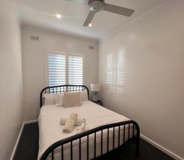 Glenelg North Apartment | Beach apartment 10/22 esplanade sea-views