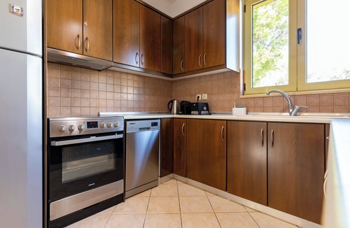 Dempla Villa | Beach at 1.3km* Private Heated Pool* BBQ area * Sea View