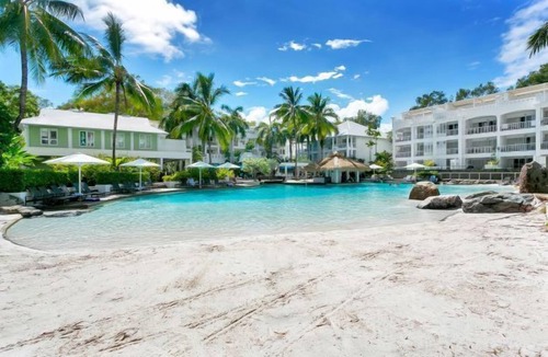 Palm Cove Apartment | Beach Club Top Floor Spa Suite 3133 Palm Cove