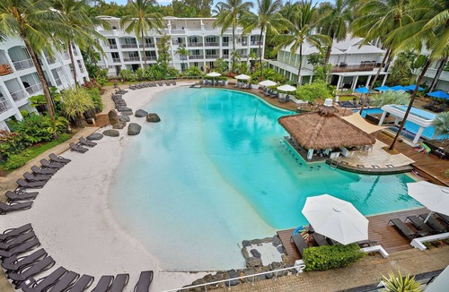 Palm Cove Apartment | Beach Club Top Floor Oceanfront Studio Palm Cove