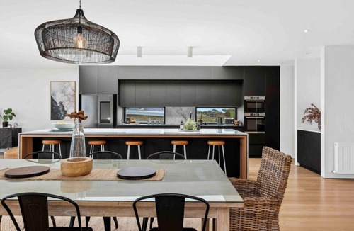 Ocean Grove Villa | Beach Dreams- Beach, Spa, Pool, Gym + Cinema
