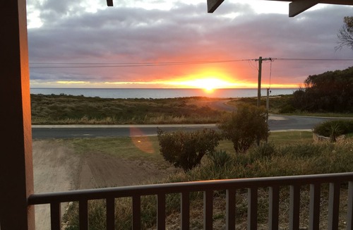 Guilderton House | Beach Front - Pet Friendly - Holiday Home - Guilderton-Moore River
