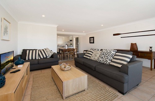 North Creek Apartment | Beach front townhouse which has everything you need for a great holiday.