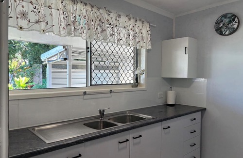 Moore Park Beach House | Beach Gardens-walk to the beachnMoore park beach
