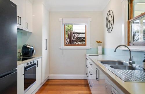 Lauderdale House | Beach Holiday Home-Close to Airport-3 Bed & 2 Bath