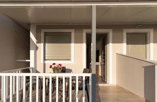 Alikanas House | Beach House Apartment By The Sea 2 with Sea View, Wi-Fi & Air Conditioning