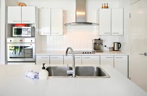 Warana House | Beach House Getaway - Stylish, Kms of Beach ZA1