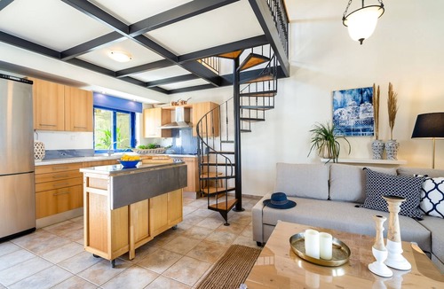 Agia House | Beach House Kalamaki, steps away from the beach