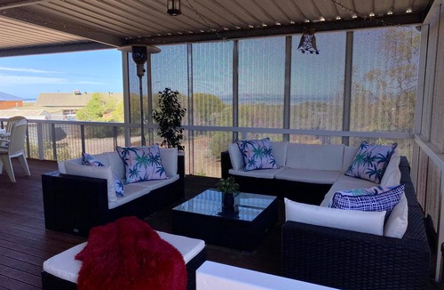 Miranda House | Beach House - Self Contained, Three Bedroom House with 2 Queens, 1 Double/Single Bunk Bed & 2 Pull-Out Single Beds, Secure Yard, Ocean/Bush/Mountain View